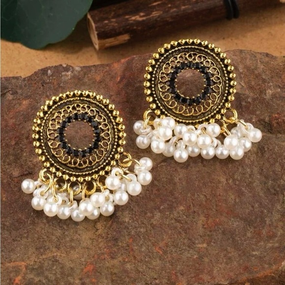FAUX pearl tassel earring - Picture 1 of 4